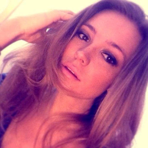 abigail-kc:Name: Eleanor Age: 21About me: Like petsWhat i like: Sex in publicLooking For: Sex for on