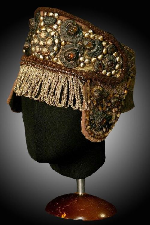 jackviolet:Russian headdresses, 15th-19th c. Venets, Povyazka, Kika, Soroka.