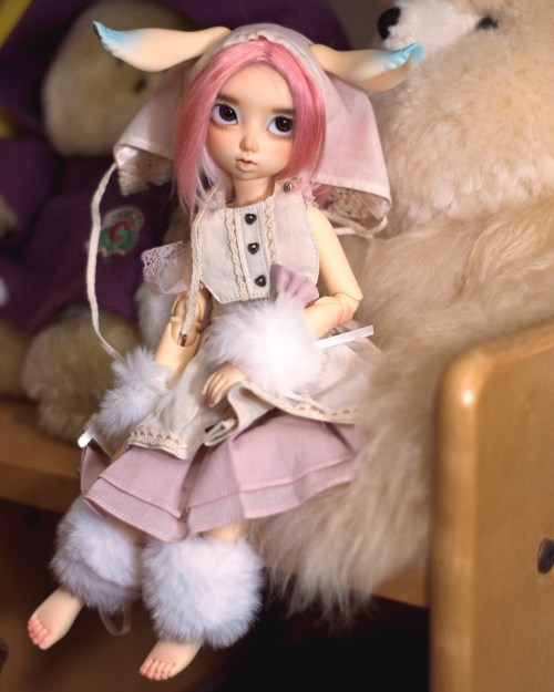 I finally got a chance to seal the faceup layer on LTF Soony so that she could be put back together!