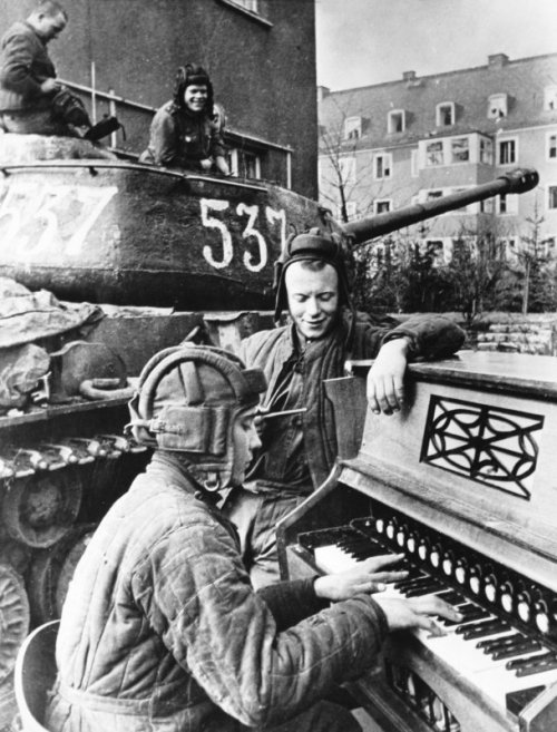 worldwartwoinpics:  Red Army sodliers enjoying some classical music played by a Russian tank driver. Shot in Breslau (now Polish town named Wroclaw)