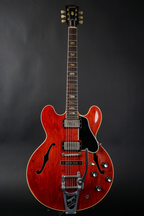  1962 GIBSON ES-335 TD from: https://guitarpoint.de/de/electric/gibson/1962-gibson-es-335-td-cherry-