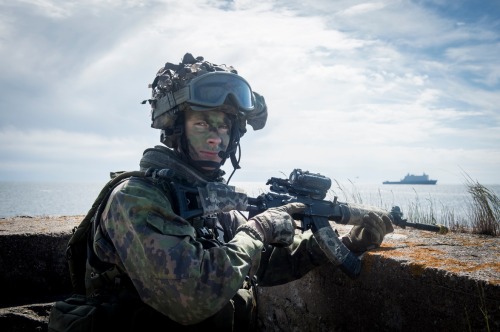 militaryarmament:Swedish, Finnish and U.S Marines cooperating during the large scale international exercise BALTOPS 2016. 10 June, 2016.