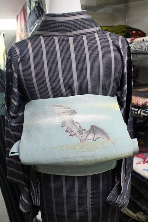 Bat obi are a bit unusual but so cute! In Japan, bats are lucky animals associated with summer night