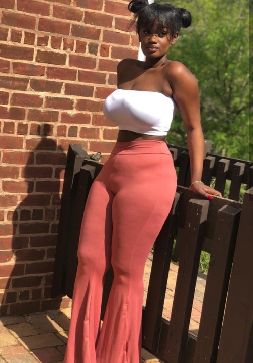 kingjazziedad: DeliciouslySexy. Curvy. BootiDelicious MamiMs KookyBlackGirl ❤️. .