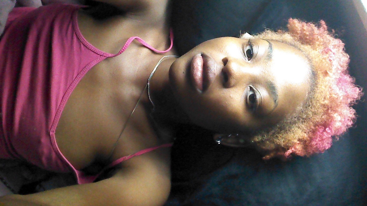 eatmeallnight:  Look ma…. No septum ring