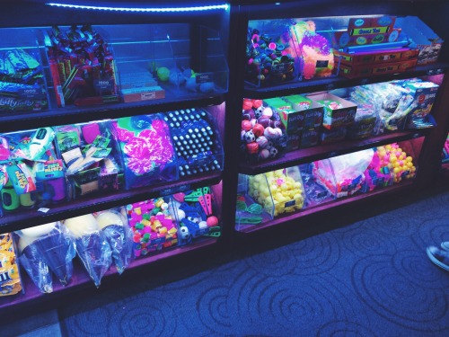 alltimelydia: i love prize booths at arcades bc of all the colors {3/24/16}