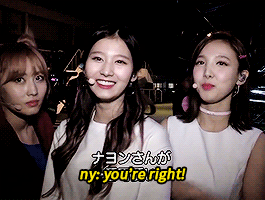 imnayeonie:  foxy nayeon strikes again 