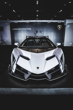 themanliness:  Lamborghini Veneno Roadster | Source | Era | Facebook