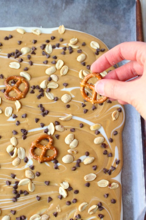 foodffs:White Chocolate Peanut Butter Pretzel Bark Really nice recipes. Every hour. Show me what y