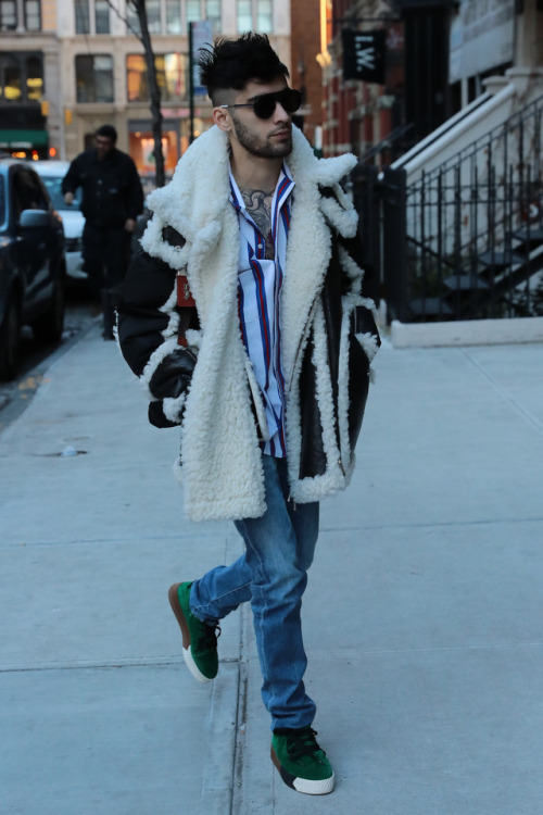 keepingupwithzayn:Zayn arriving at his apartment on January 13, 2018 in New York City.