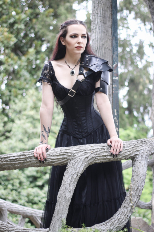 gothicandamazing: Model/Photo: SilkyCorset/ Shoulder Armor : True CorsetSkirt: Burleska Corsets from