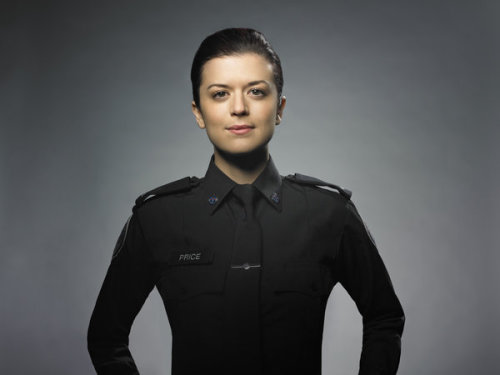 valkyrielluthor: I’m so weak for women in uniform