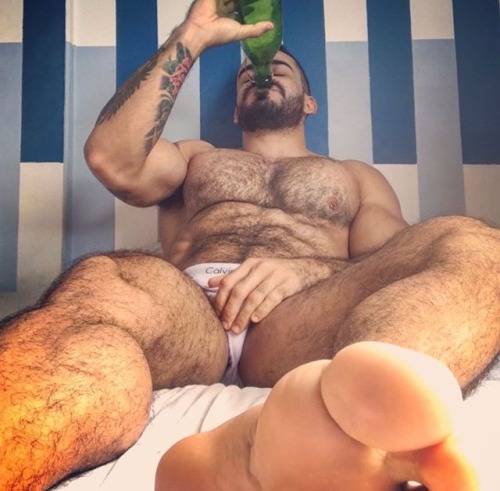 Porn photo beardburnme:  pedrao_gyn Instagram