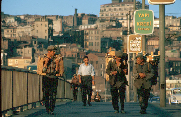 lindazahra: TURKEY - Istambul Bazar and city life .  Ferdinando Scianna 1969    