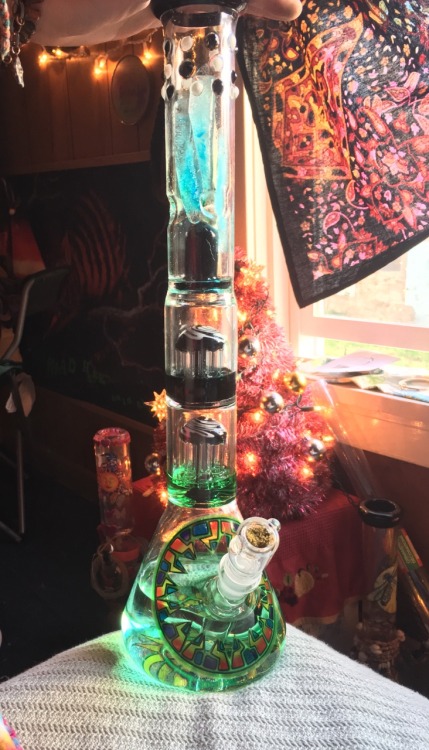 stoneydes: thelittlefae: thebitchinwonderland: New bong: Cruella ♥️ Ooooh This is gorgeous