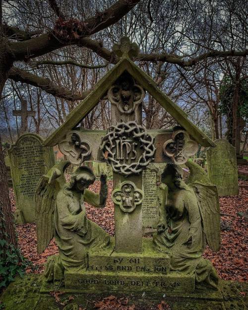 legendary-scholar:  West Norwood Cemetery is one of the largest burial places in London. It occupies an area of ​​16 hectares, on which there are 164,000 graves. Created in 1836, the cemetery was the first in the city with a clear layout and landscape