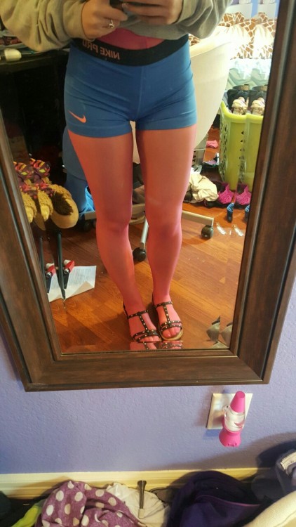 praenki71: crazzydude434: tightsxbabe: Deciding which tights to wear with these spandex for a party 
