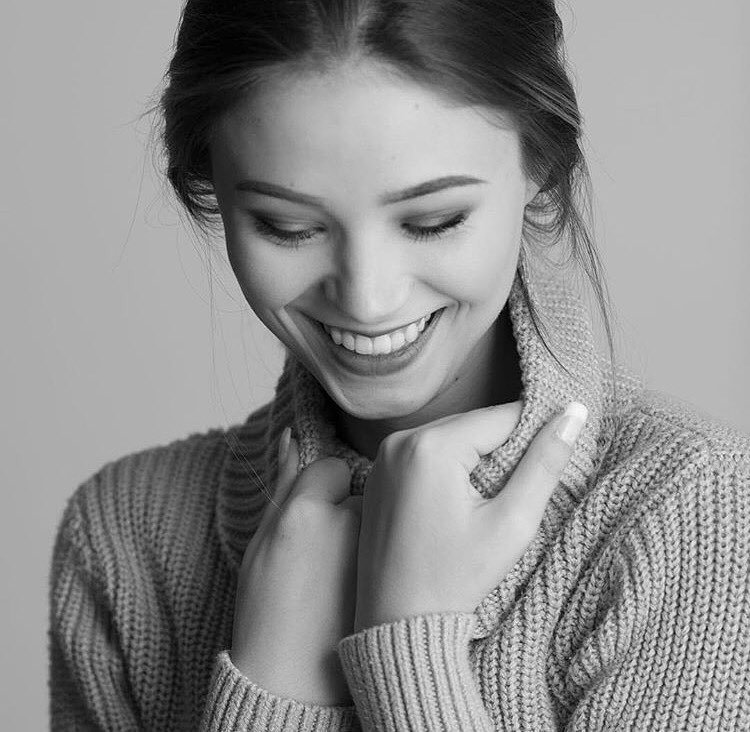 femmesmagnifiquesetsexy:  La mannequin Claire Estabrook