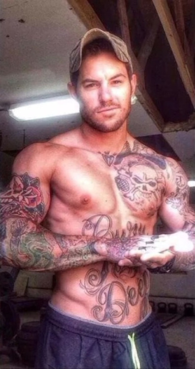 mystraightfriend:  Mystraightfriend.tumblr.com