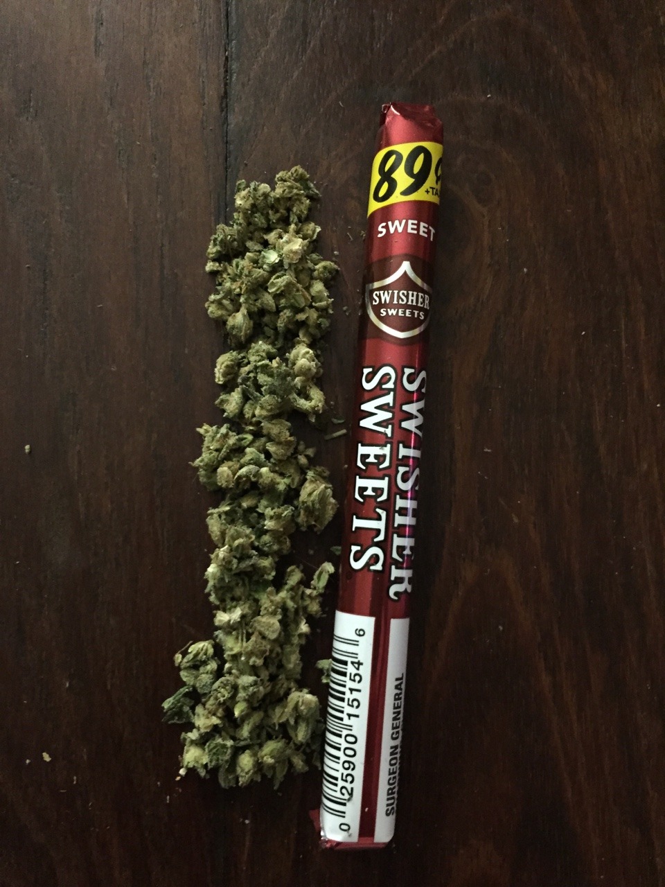 veraisastoner:  A Friday isn’t complete without a blunt and a forty 