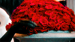 reginaoflocksley:  once upon a time » red &amp; white 