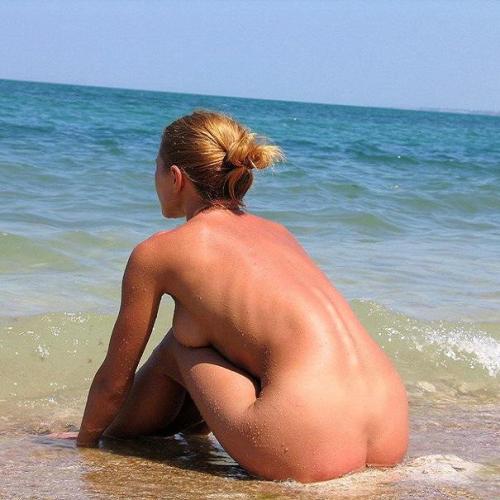 benudetoday:  Women look better nakedWomen feel confident and look better naked www.nudistesc