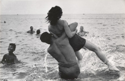 oceane-water:   It’s amazing how a photograph can make you feel. I love this photo. I feel the love that they have for each other. Whether its a Mom and dad, Brother and sister or just two friends playing, I can feel something. And thats what true art