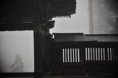 thekimonogallery:zalamekiki:”妙義山神社”Shinto shrine.  Japan