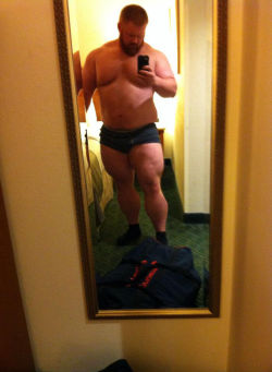 thebigbearcave:  …who’s the fairest ginger muscle man-creature of them all?  the bar starts here ↑↑↑↑↑ 