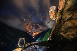 lustingmoon:  hazybrat:  thefiorellacurse:  culturenlifestyle:  Sleep Among the Infinite Open Sky in the Mountains Natura Vive, a team of young entrepreneurs created the Skylodge Adventure Suites to bring nature to people 400 feet above Peru’s 