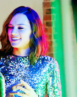 argent-ally:  John making Daisy laugh  (◠‿◠✿)   and then looking rather proud of himself for it   (◕‿◕✿)   
