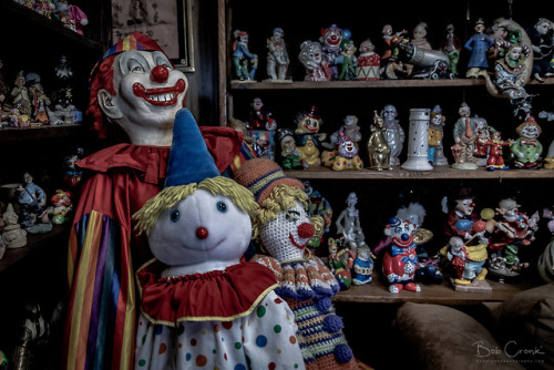 darklipsandchaos: bobcronkphotography: Clown Motel - Tonopah, Nevada. Total coincidence that there i