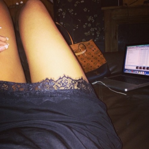 allblackfurandglam:  Late night chillin