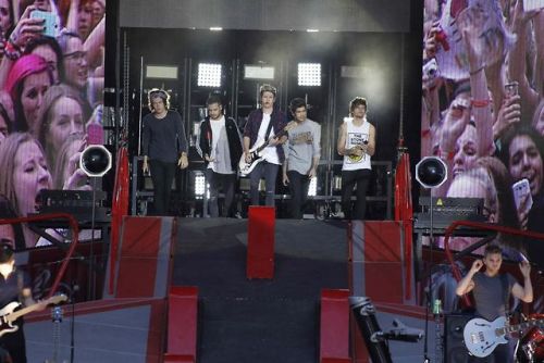 direct-news: The boys performing in Germany. 02/07/14