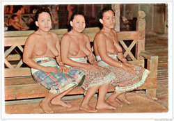 Via DelcampeSea Dayak Maidens, Kuching/Sarawak. Picture