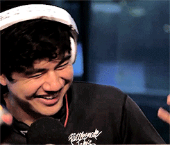 newsbrokenscene:(◡‿◡✿)happy calum is the best calum