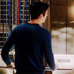 theflashgifs:#me when i watch the flash