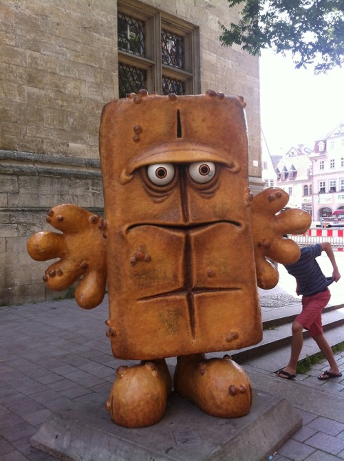 rick-sanchez:  noreenabean:  can we take a moment to discuss Bernd das Brot. while in Germany I came across this statue. wondering what it was, I looked up the name and found out that Bernd das Brot is literally a DESPRESSED ANGRY LOAF OF BREAD THAT HOSTS