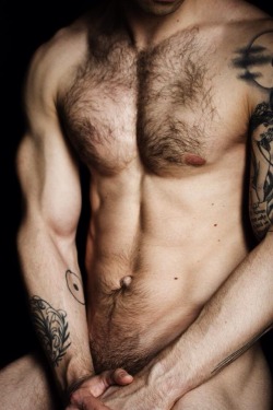 jockswiththickcocks:  tattooandscruff:Handsome