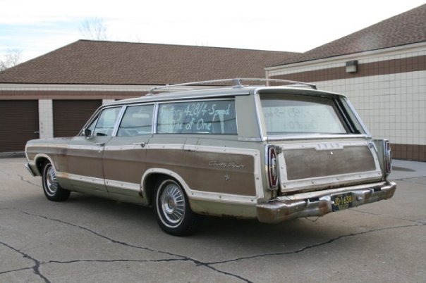 jeremylawson:  Adrian Clements’ one of one 1967 Ford Country Squire 4-door 5+4
