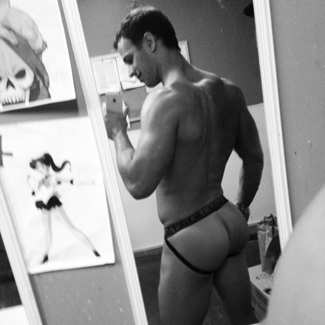 straight-bro:  Bryan Hawn’s Instagram “belfies”