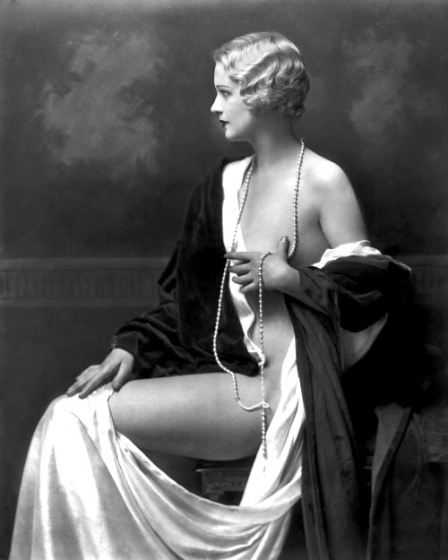 glamourofyesteryear:  Marie Stevens, Ziegfeld Girl, photographed by Alfred Cheney Johnston, 1920s