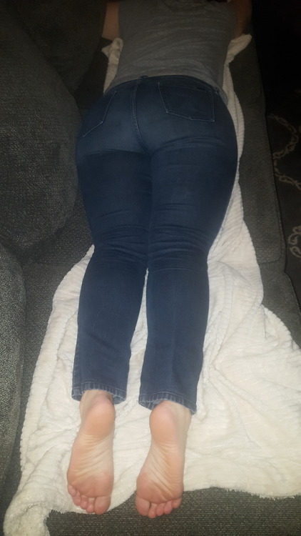 myprettywifesfeet: my pretty wifes beautiful soles and lovely curves candid on the couch texting.ple