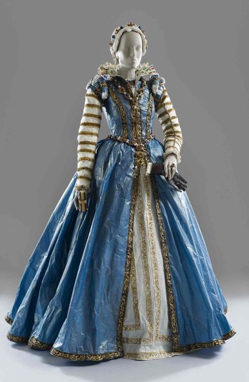 Portrait of Eleonora di Garzia di Toledo de Medici by Alessandro Allori, c. 1555 and a reconstructio