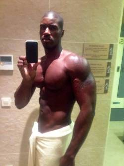 Nuttworthy:  Dominicanblackboy:  Phelps1252:  Terrell Carter  He’s Sexy And Tall