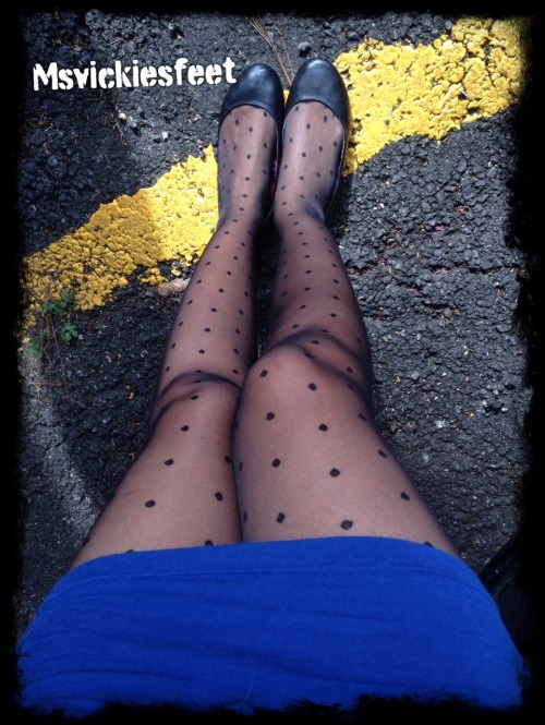 tightsobsession:  msvickiesfeet:  My favorite shade of blue, wearing a pair of steve madden flats. A