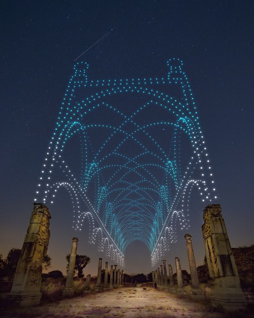 Drones Rebuild Incomplete Monuments With Light !