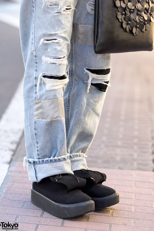 22-year-old Dee on the street in Harajuku wearing a resale Champion sweatshirt, ripped Levi’s,
