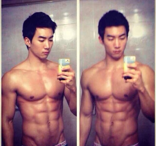 kkmn557:  Hot Korean Top. He has a big dick… Yummy 