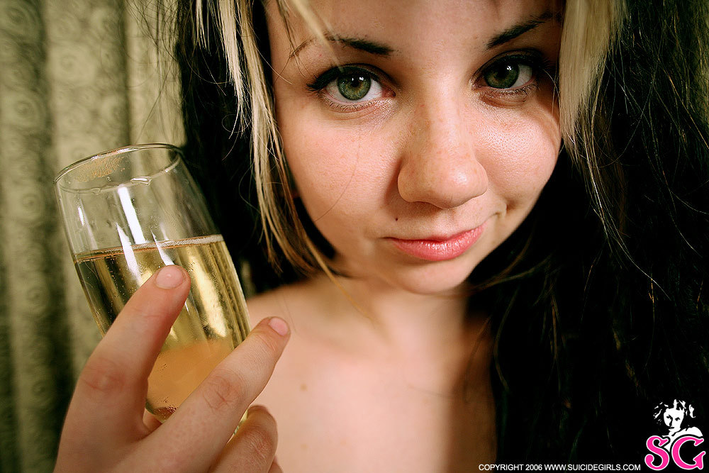 welcometoboobsville:  Quinne Suicide